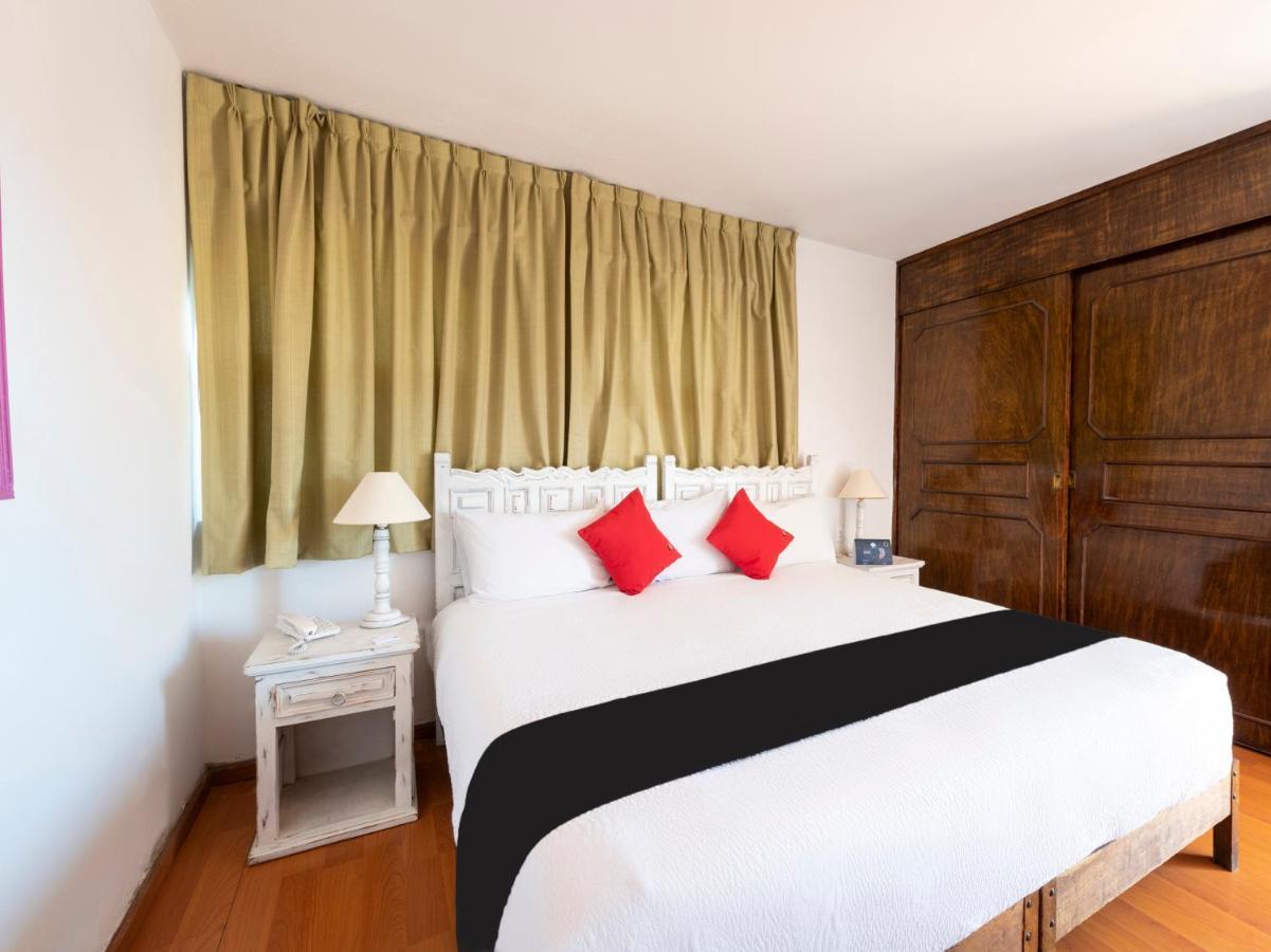 Suites Internacional Zapopan Bagian luar foto