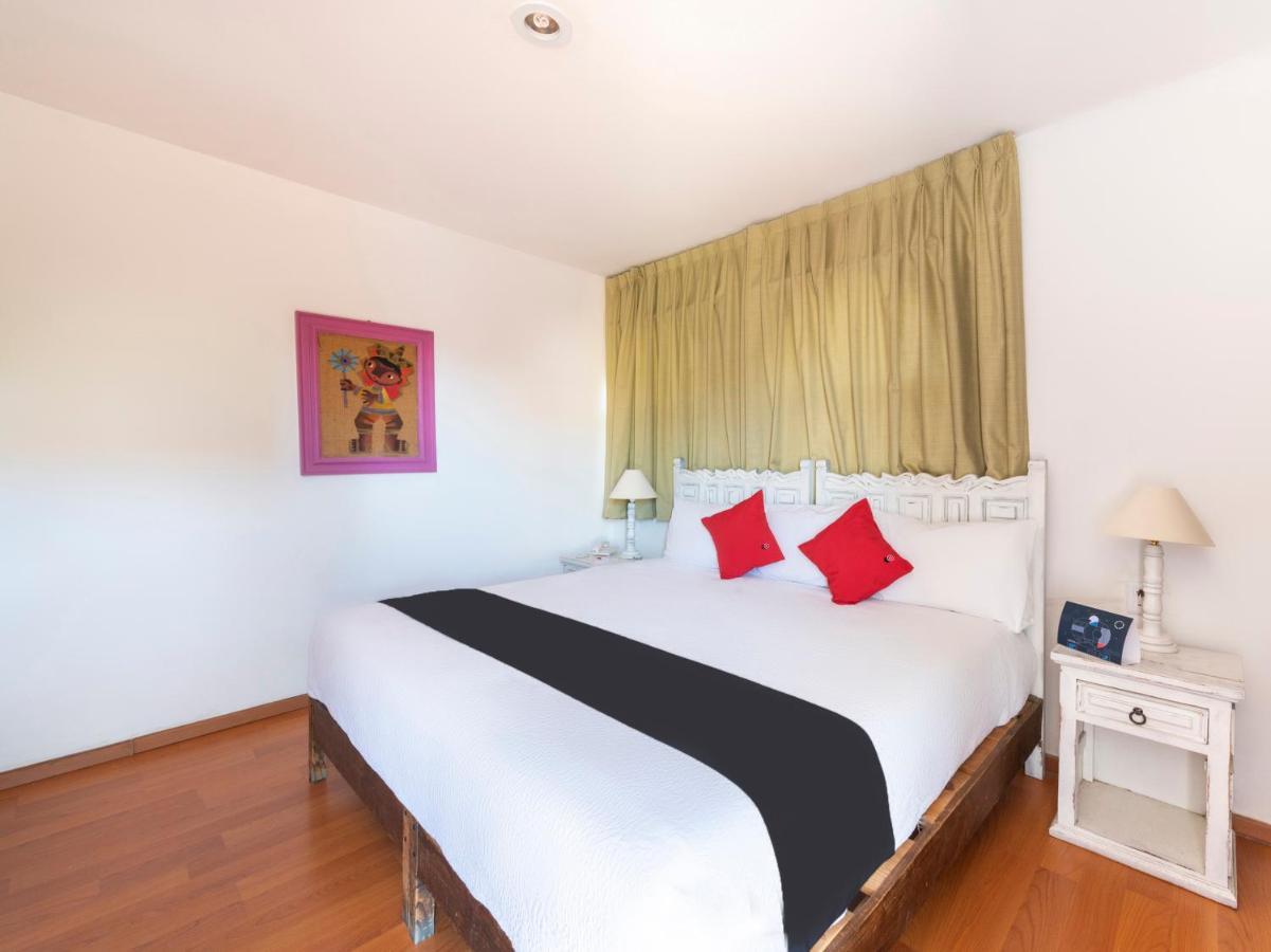 Suites Internacional Zapopan Bagian luar foto