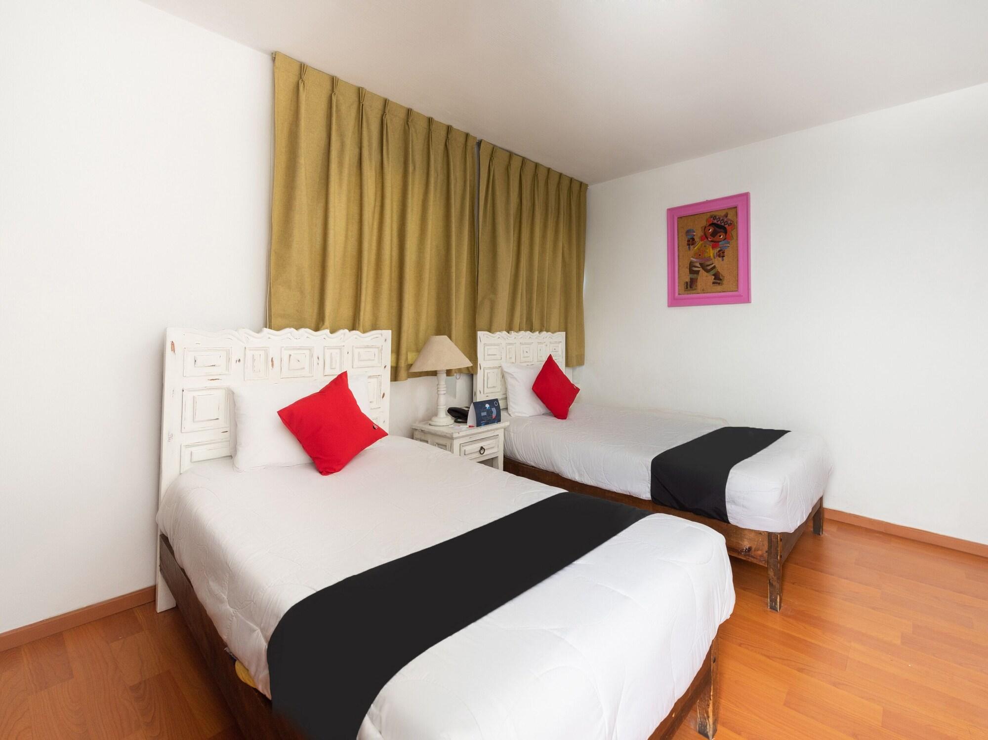Suites Internacional Zapopan Bagian luar foto