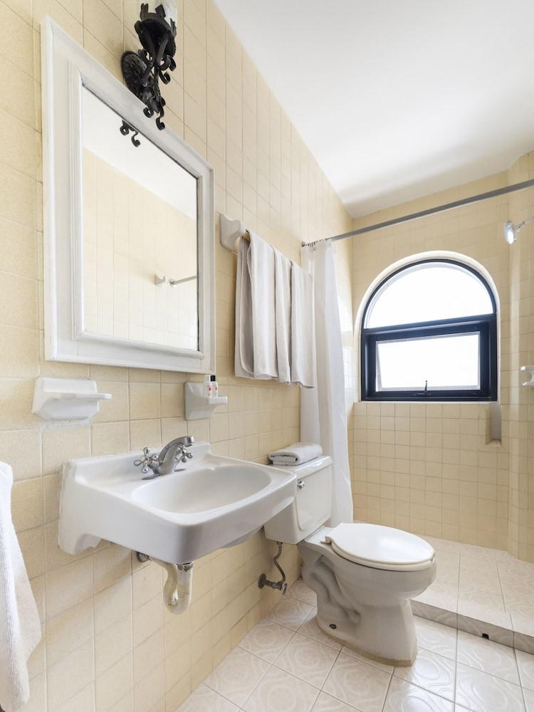 Suites Internacional Zapopan Bagian luar foto