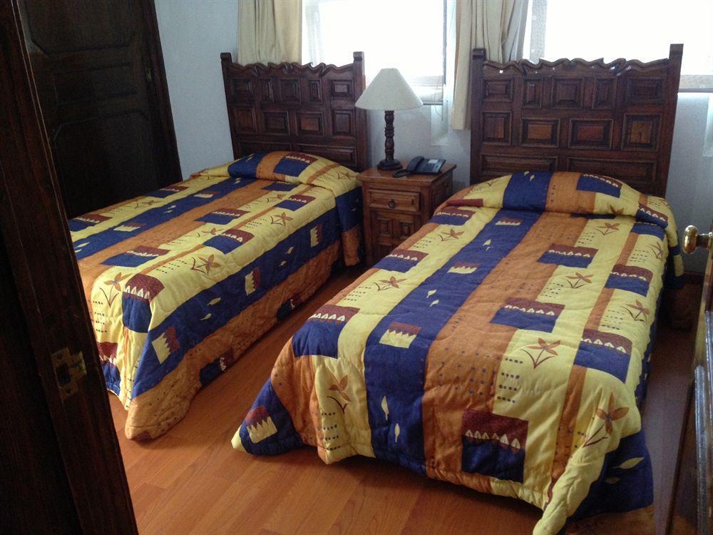Suites Internacional Zapopan Bagian luar foto