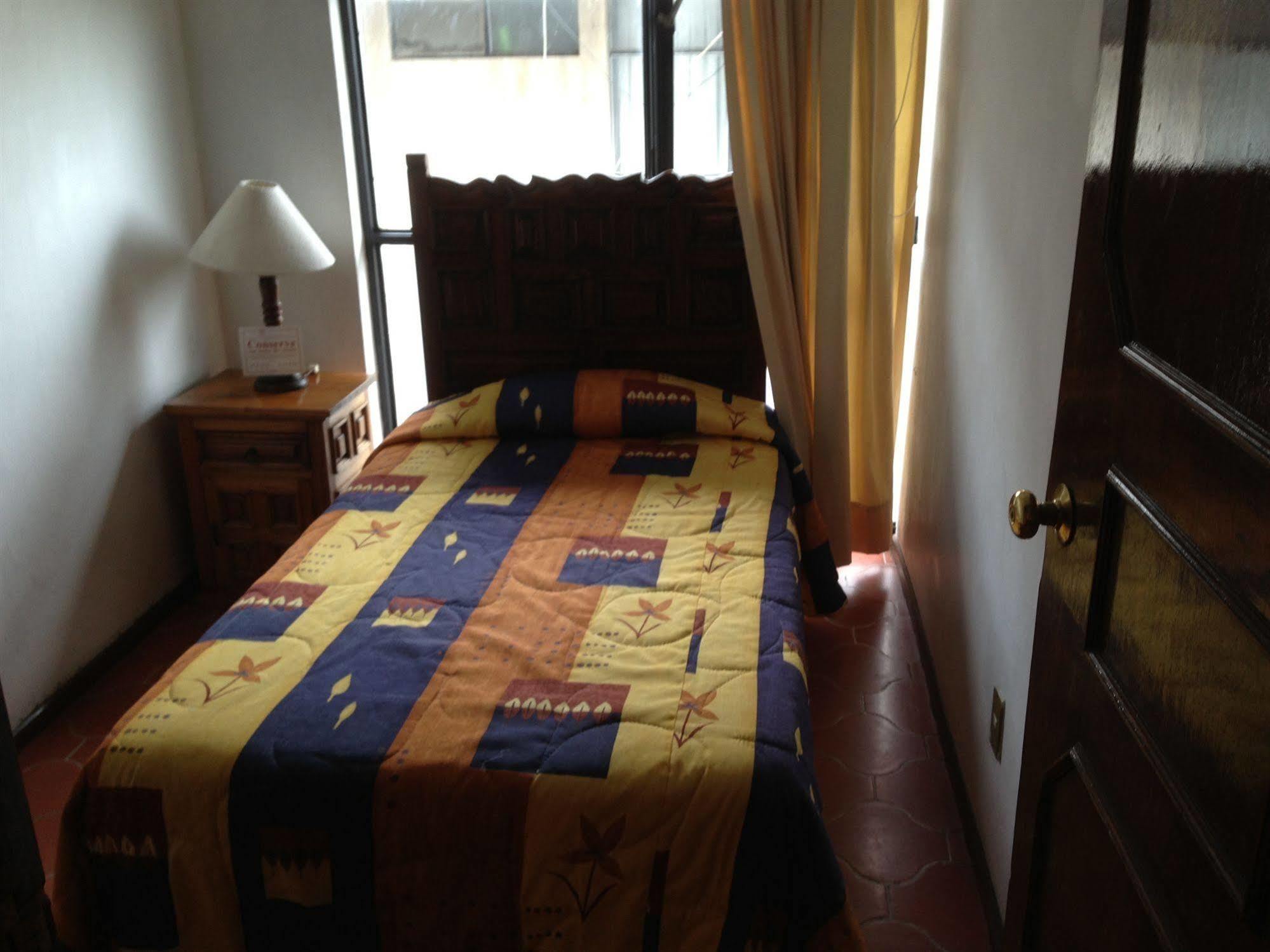 Suites Internacional Zapopan Bagian luar foto