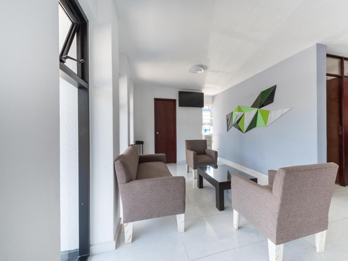 Suites Internacional Zapopan Bagian luar foto