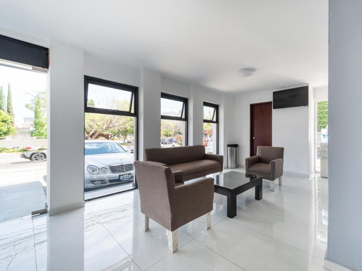 Suites Internacional Zapopan Bagian luar foto